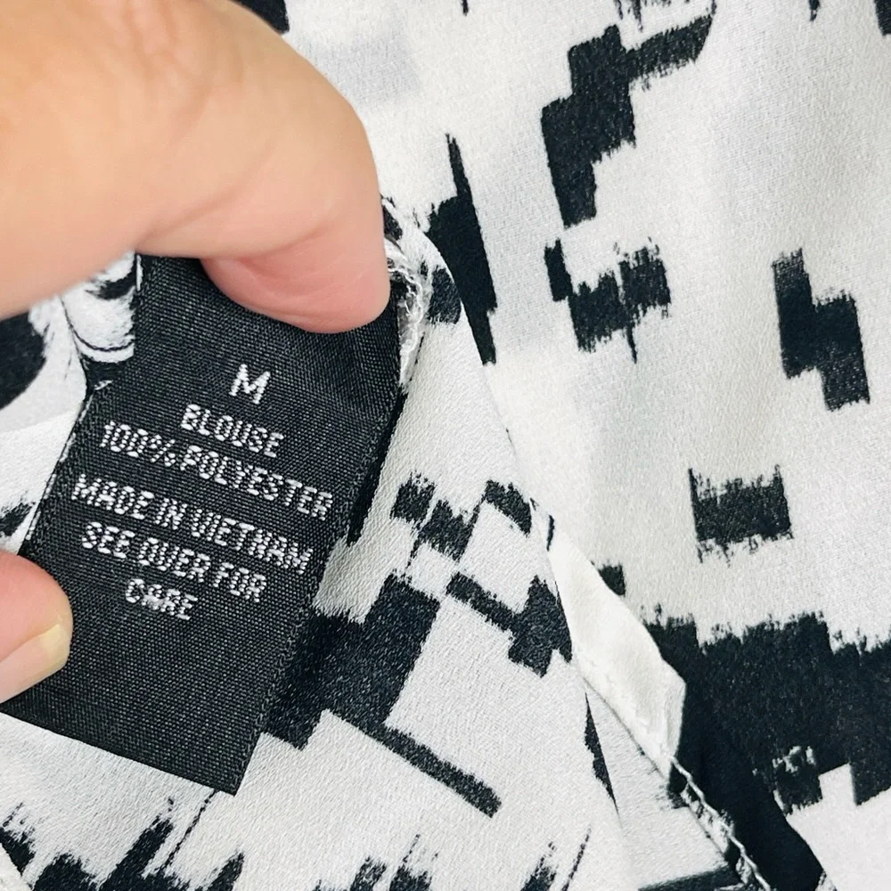 AGB Women's Monochrome Abstract Blouse Size M - Picture 5 of 5